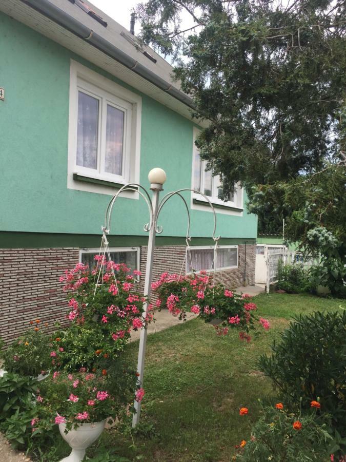 Rozsavoelgy Apartman Balatonlelle Exteriér fotografie